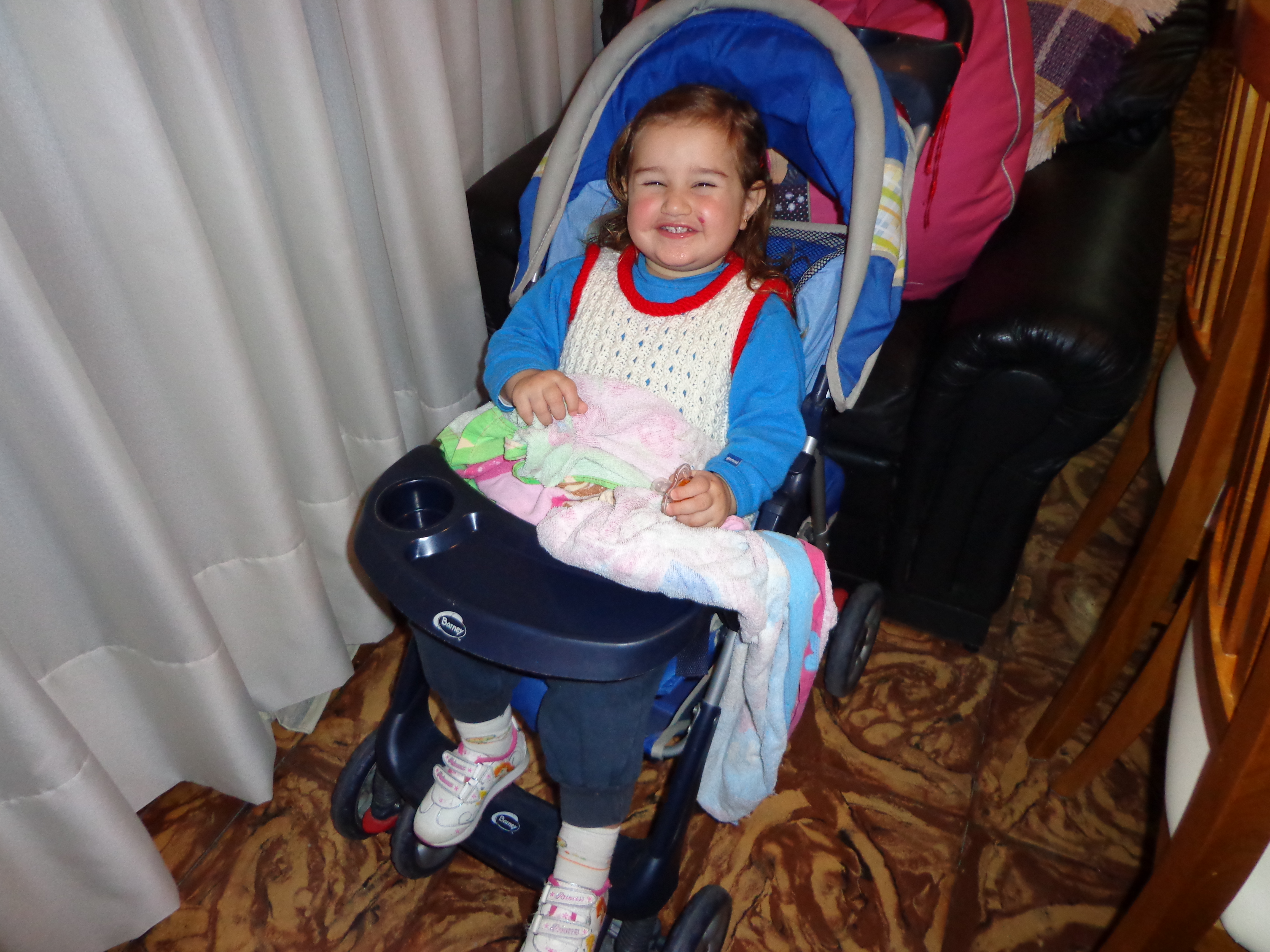 fotos/2012-12-25 - Iara en la casa de la abuela mirta/DSC00018.JPG